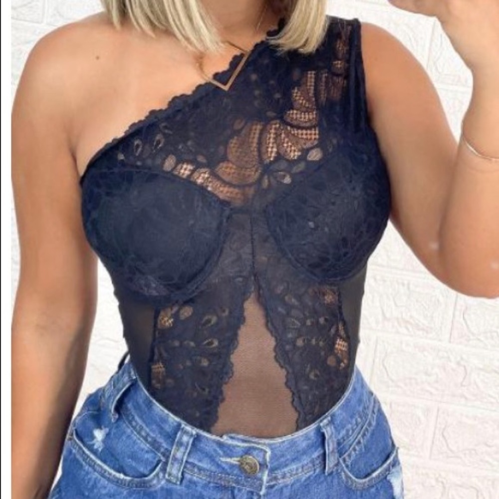 Shoulder out